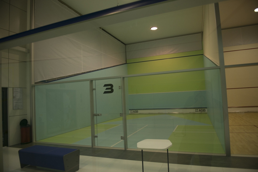 Galeria Racket Center Via Sport Jaworzno basen, fitness, koparki